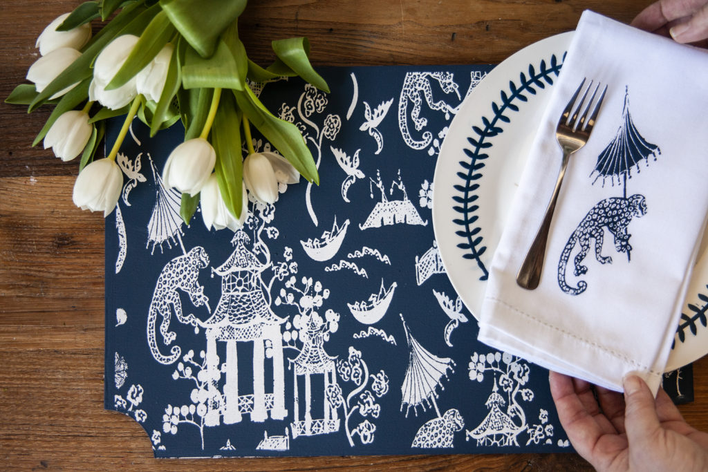 Wish you could have vintage chinoiserie placemats? Make your own with mat boards, Gel Art Ink, and A Makers’ Studio toile stencils. See how with this chinoiserie patterned placemats tutorial. 